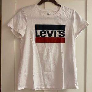 Levi’s White TShirt
